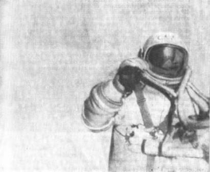 Алексей Леонов в открытом космосе, 18 марта 1965 года
