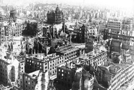 Дрезден после бомбардировок созниками в феврале 1945 года